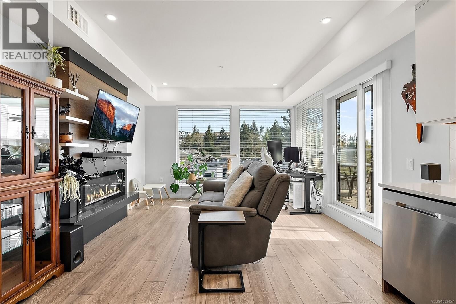 Property Photo:  950 Whirlaway Crescent 412  BC V9B 0Y3 
