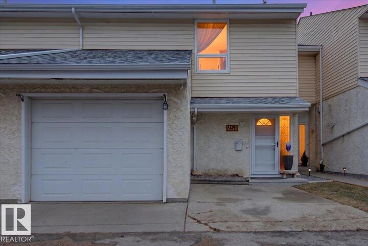 Property Photo:  256 Callingwood Place NW  AB T5T 2C6 