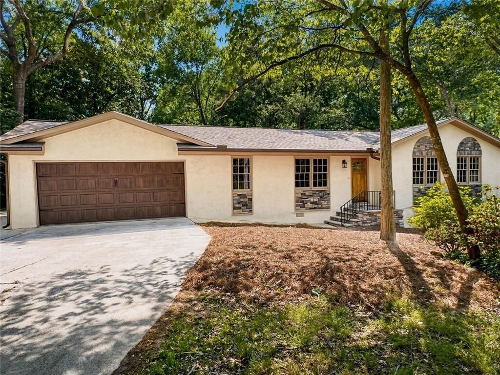 Property Photo:  2304 Rolling Acres Court SW  GA 30094 
