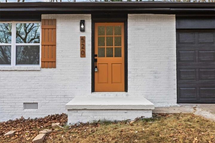 Property Photo:  520 Stonewood Drive  GA 30087 