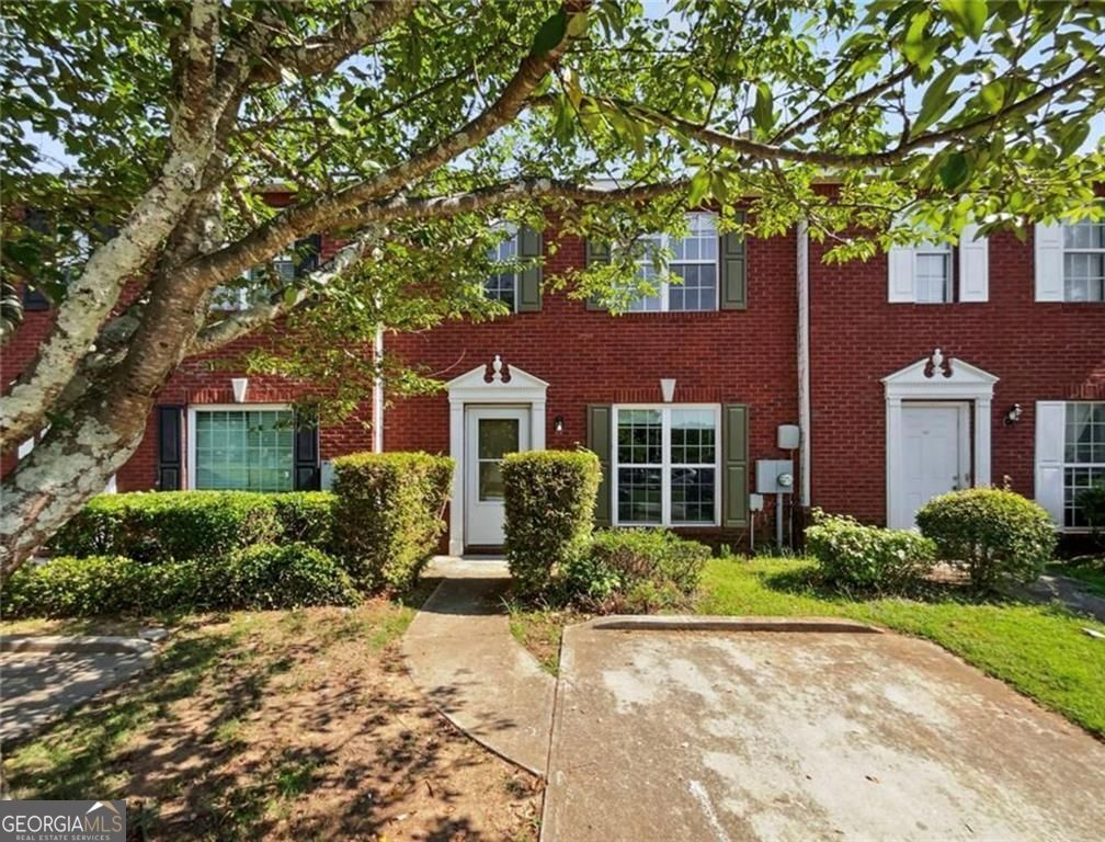 Property Photo:  5823 Strathmoor Manor Circle  GA 30058 