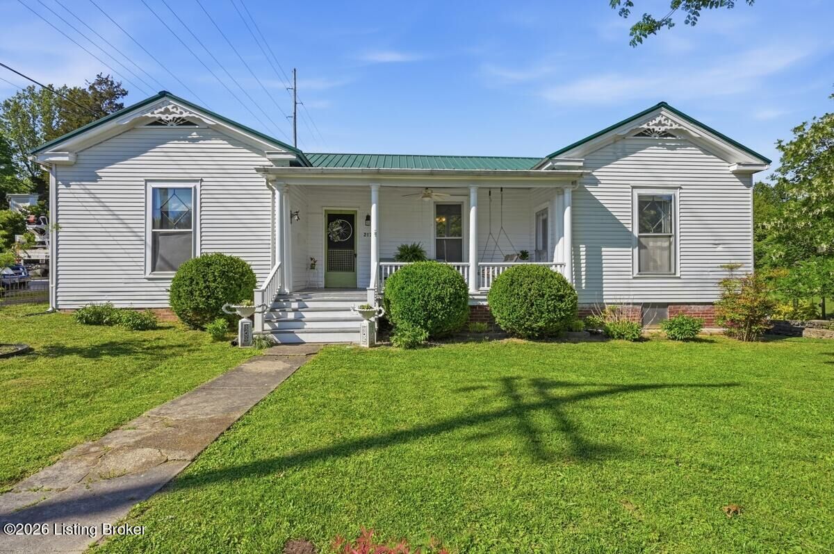 Property Photo:  217 W Walnut St  KY 42754 