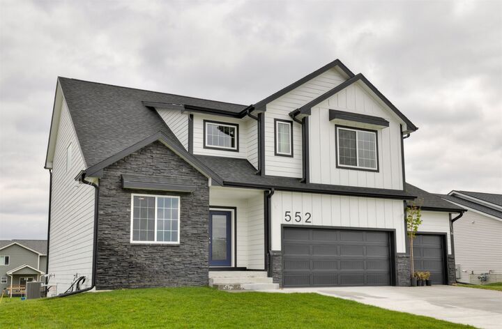Property Photo:  552 Westwood Drive  IA 50124 