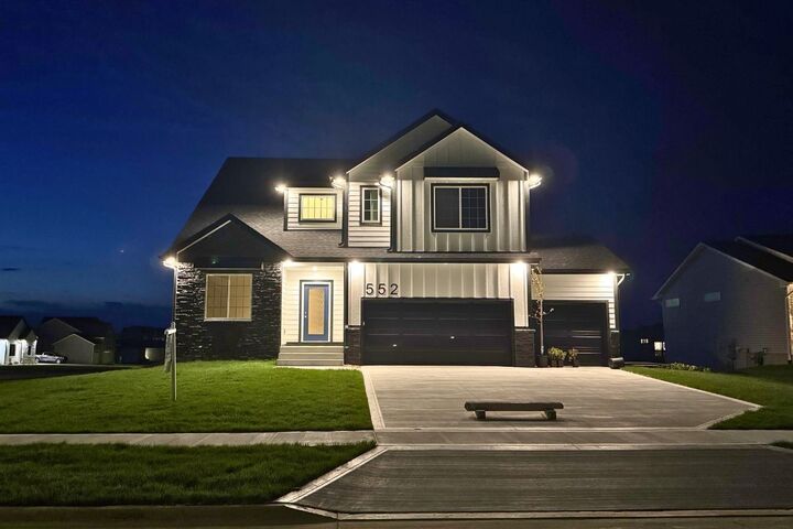 Property Photo:  552 Westwood Drive  IA 50124 