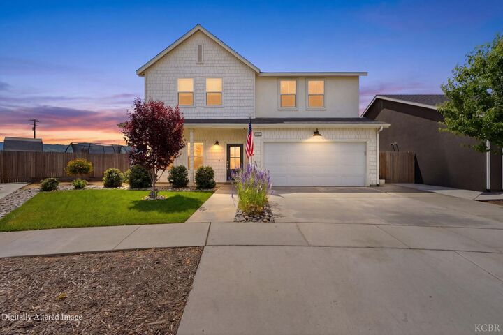 Property Photo: 2429 W Claridge Way CA 93230