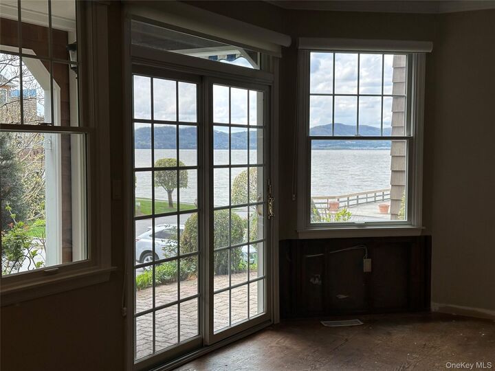 Property Photo:  420 Half Moon Bay Drive  NY 10520 