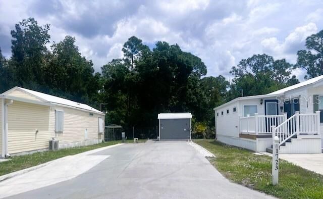 Property Photo:  1723 E Manatee Loop  FL 33950 