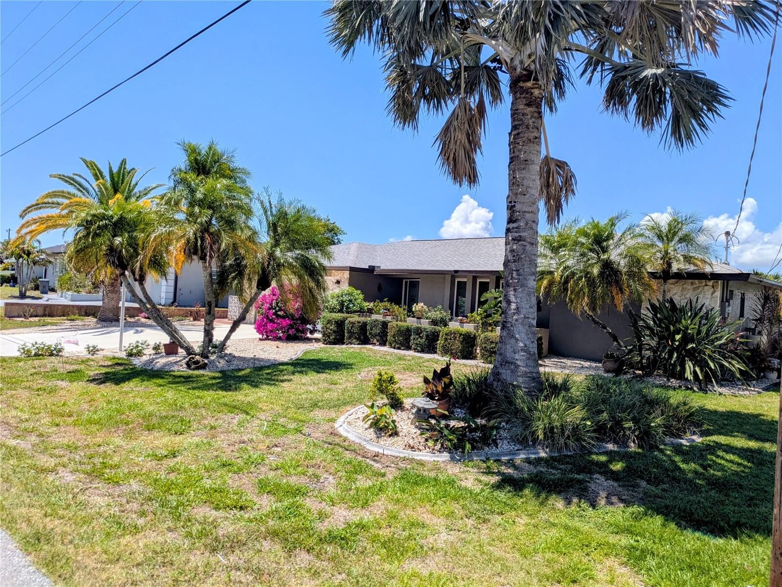 Property Photo:  322 E Tarpon Boulevard NW  FL 33952 