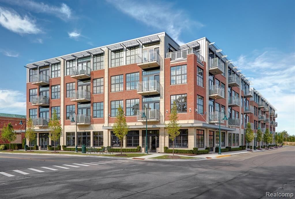 Property Photo:  2051 Villa Road 405  MI 48009 6570 