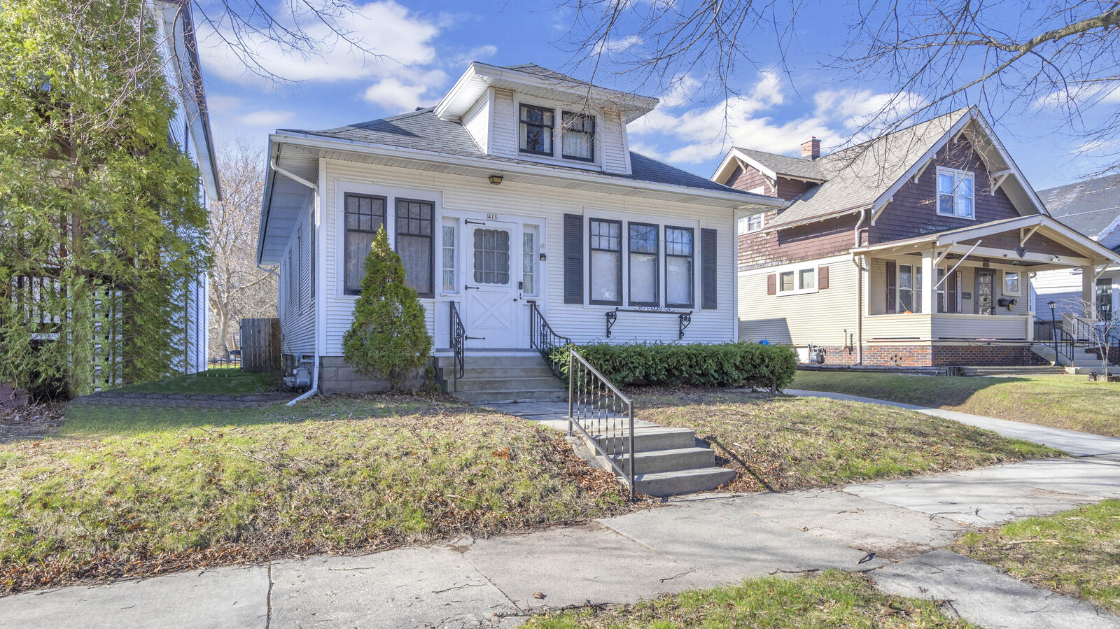 Property Photo: 415 Grant Ave WI 53081