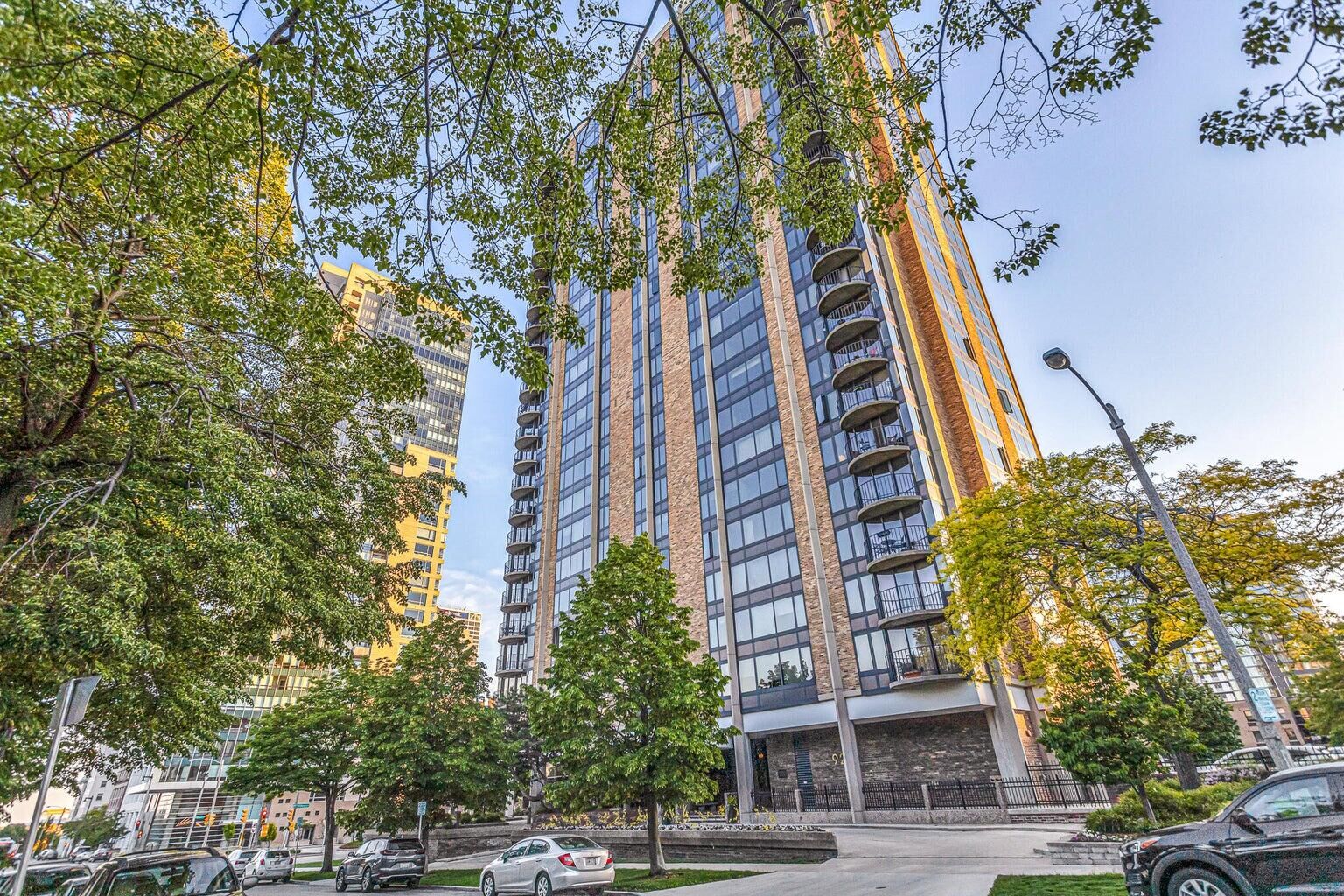 Property Photo:  929 N Astor St  WI 53202 