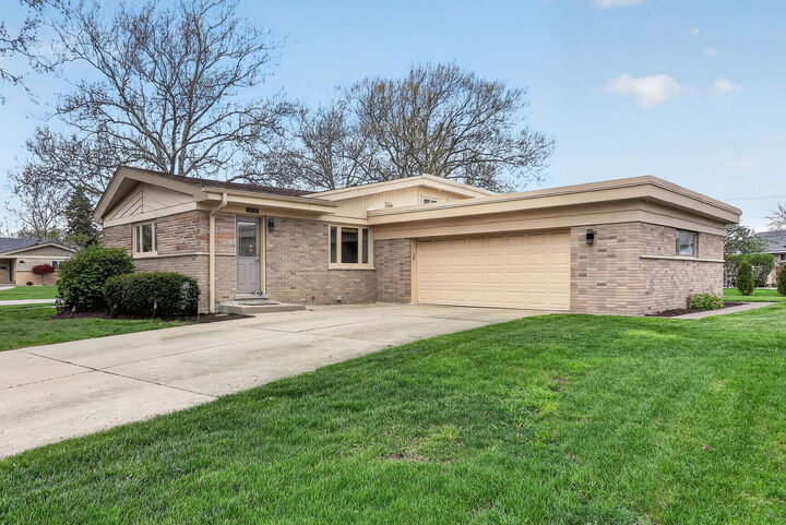 Property Photo:  10681 Newbury Street  IL 60154 