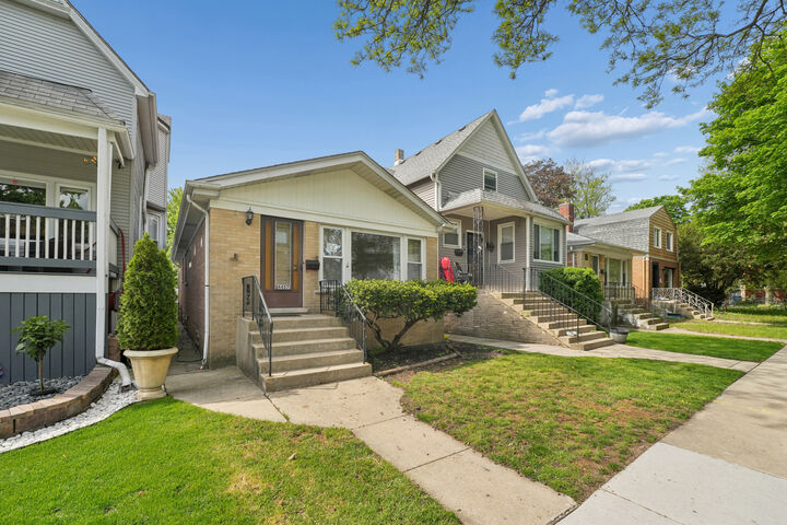 Property Photo:  4457 W Leland Avenue  IL 60630 