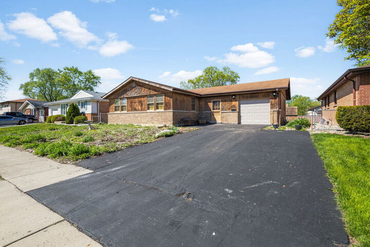 Property Photo:  16440 Craig Drive  IL 60452 