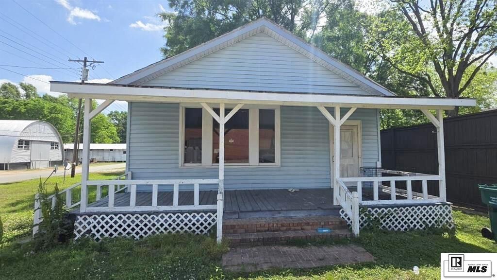 Property Photo: 1401 Pine Street LA 71295