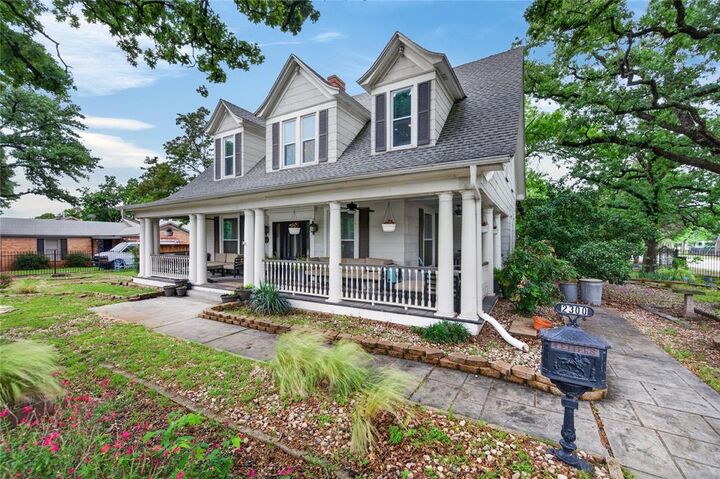 Property Photo:  2300 N Edgewood Terrace  TX 76103 