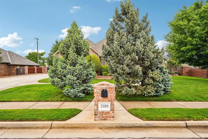 Property Photo: 3101 SW 105th Terrace OK 73170