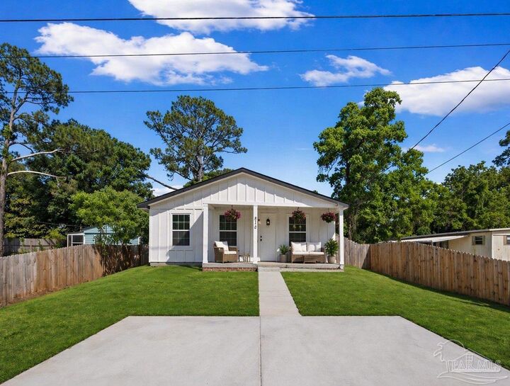 Property Photo:  810 Colbert Ave  FL 32507 
