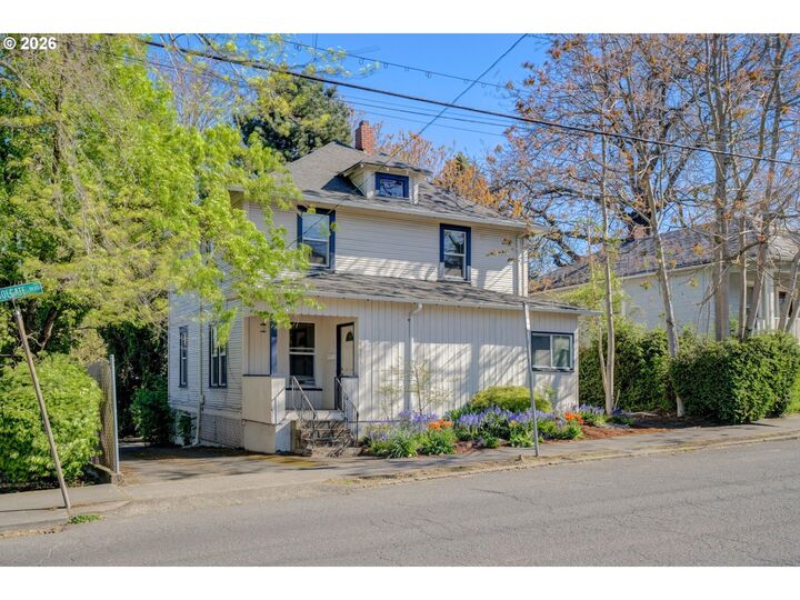 Property Photo:  3951 SE Holgate Blvd  OR 97202 