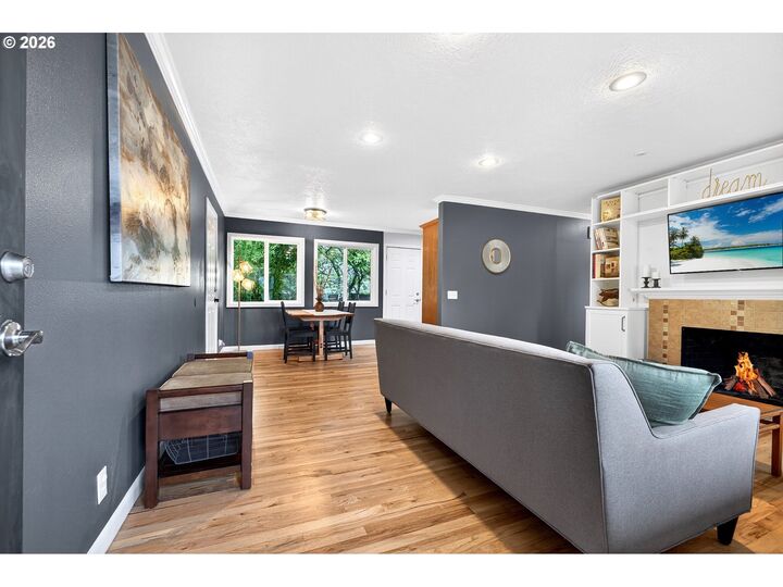 Property Photo:  11375 NE Everett St  OR 97220 