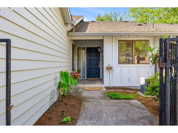 Property Photo: 32125 SW Cypress Pt OR 97070