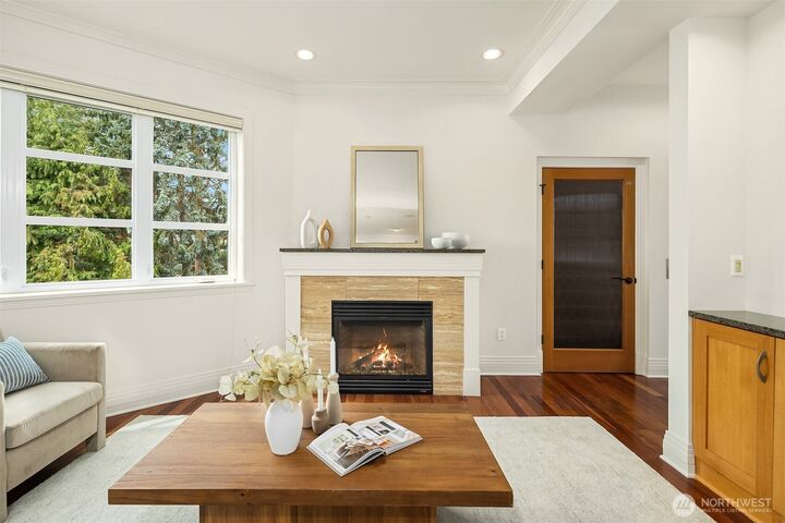 Property Photo:  3215 W Lynn Street  WA 98199 