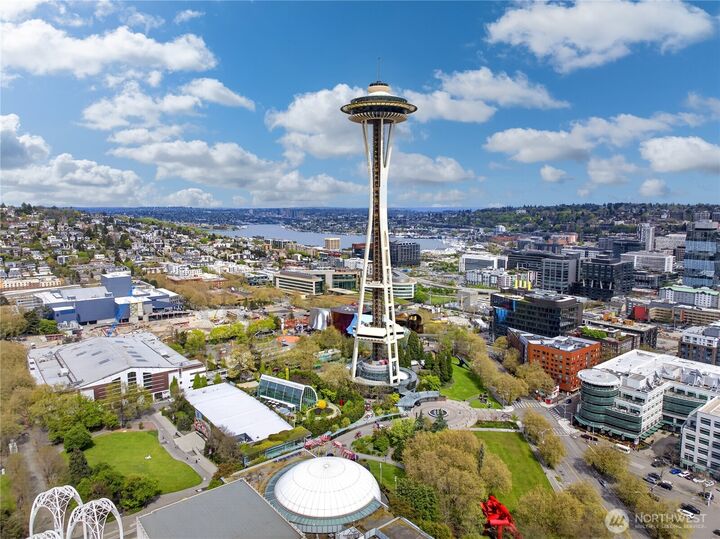 Property Photo:  124  Warren Avenue N 208  WA 98109 