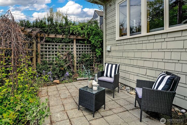 Property Photo:  2046  26th Avenue E  WA 98112 