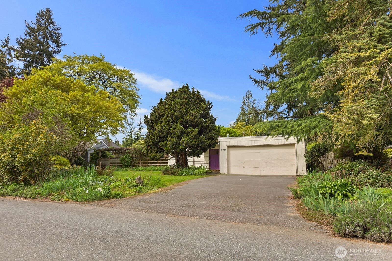 Property Photo:  10434 NE 17th Street  WA 98004 