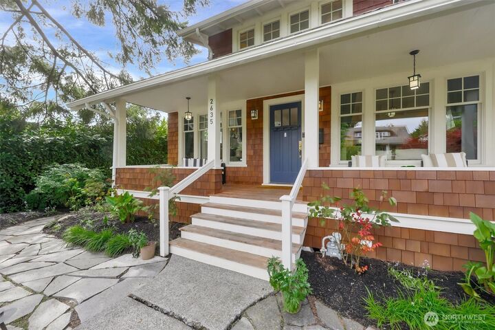 Property Photo:  2635  46th Avenue SW  WA 98116 