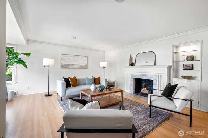 Property Photo:  3016  42nd Avenue W  WA 98199 