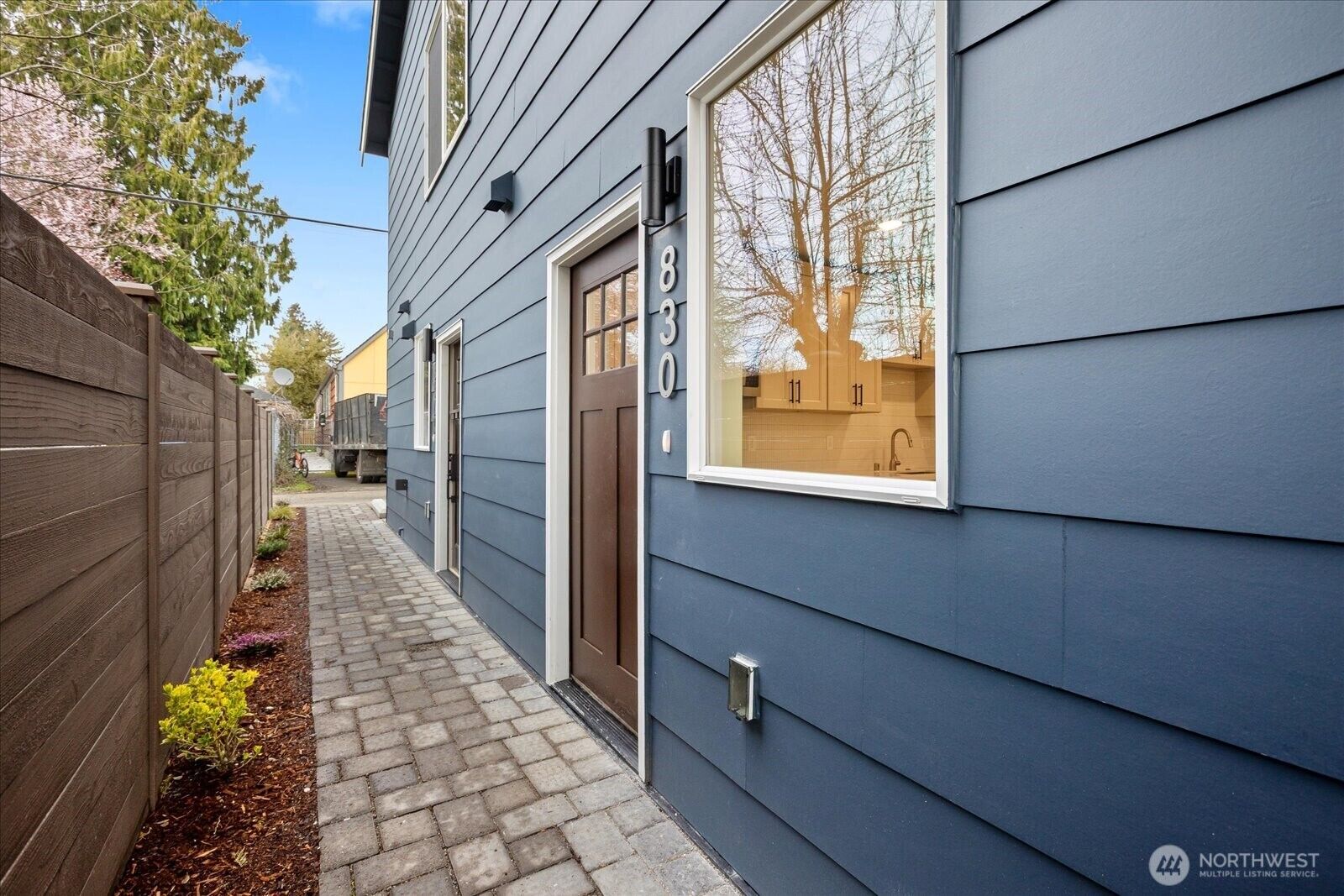 Property Photo:  830 S Sullivan Street  WA 98108 