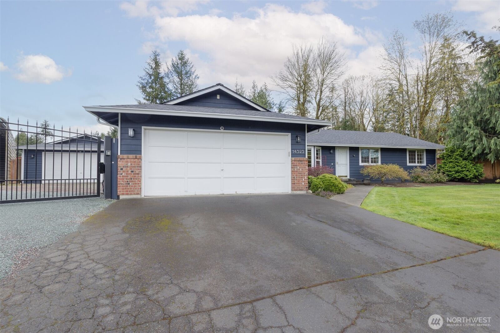 Property Photo:  14525  246th Drive SE  WA 98272 