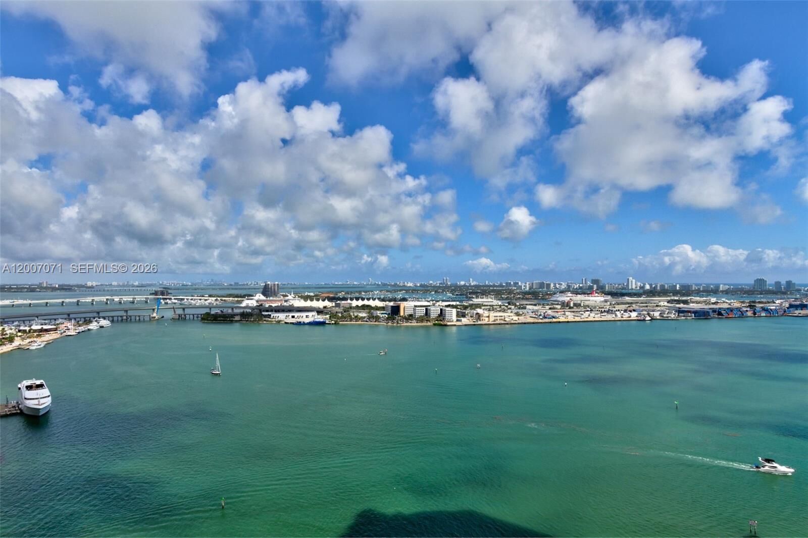 Property Photo:  888 Brickell Key Dr 2802  FL 33131 