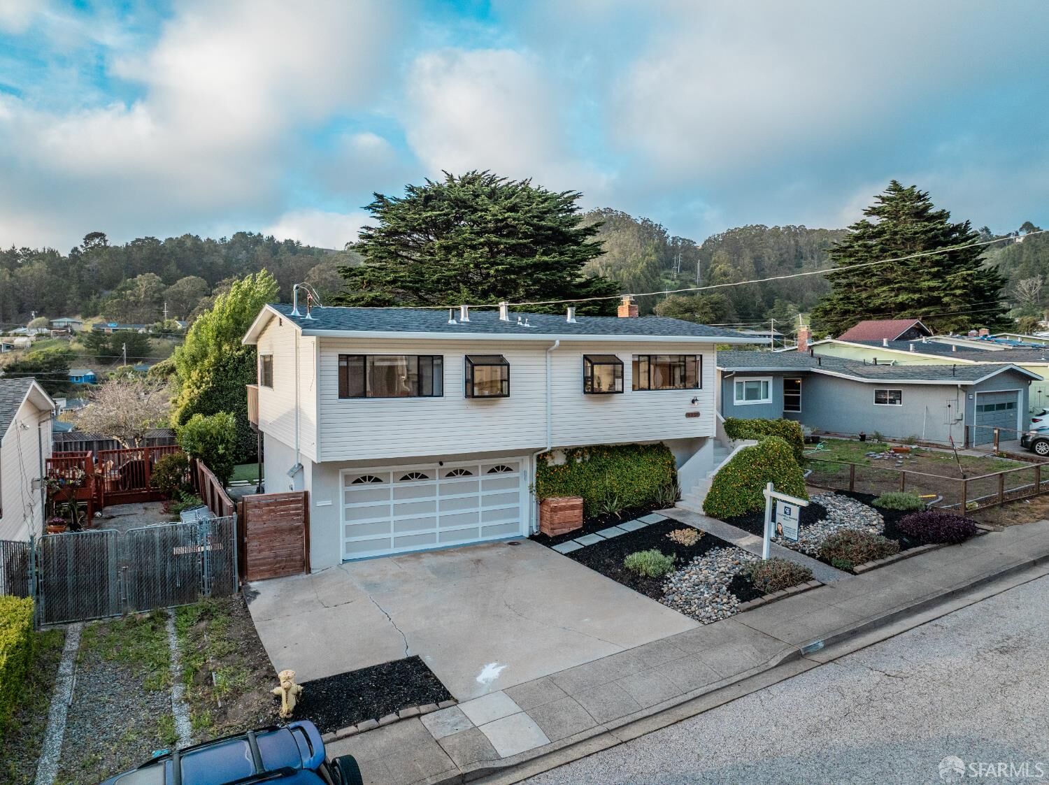 Property Photo:  935 Regina Way  CA 94044 