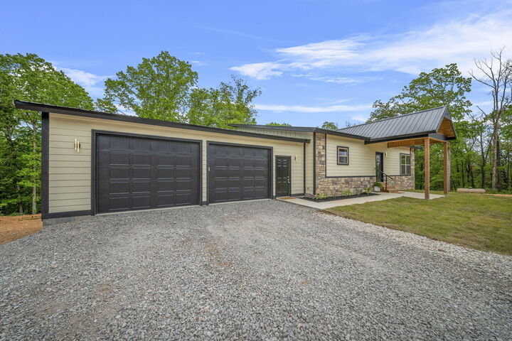 Property Photo: 834 Oriole Lane MO 64854