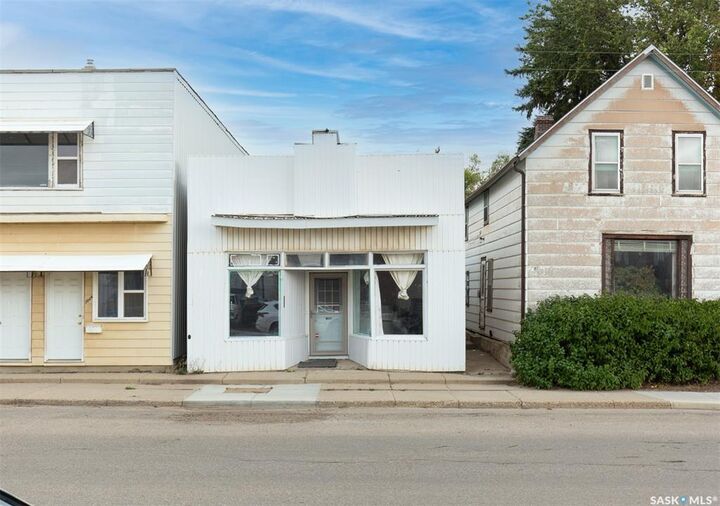 306 Fairford Street W — photo 1