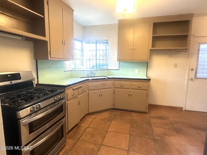 Property Photo:  5018 E 18th Street  AZ 85711 