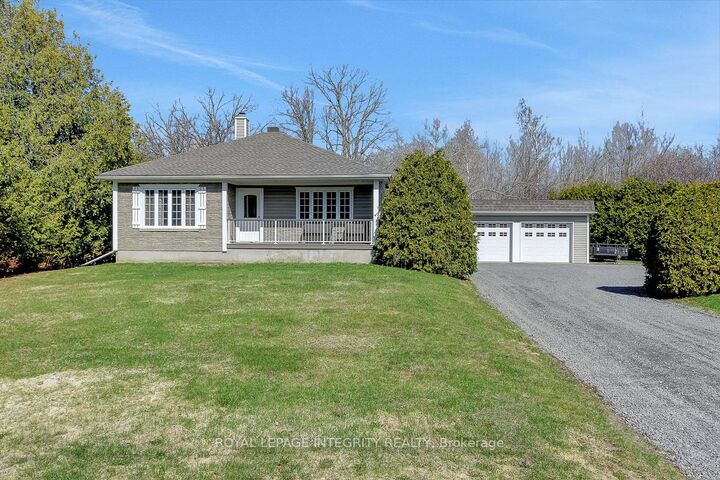 1099 Old Montreal Road — photo 1
