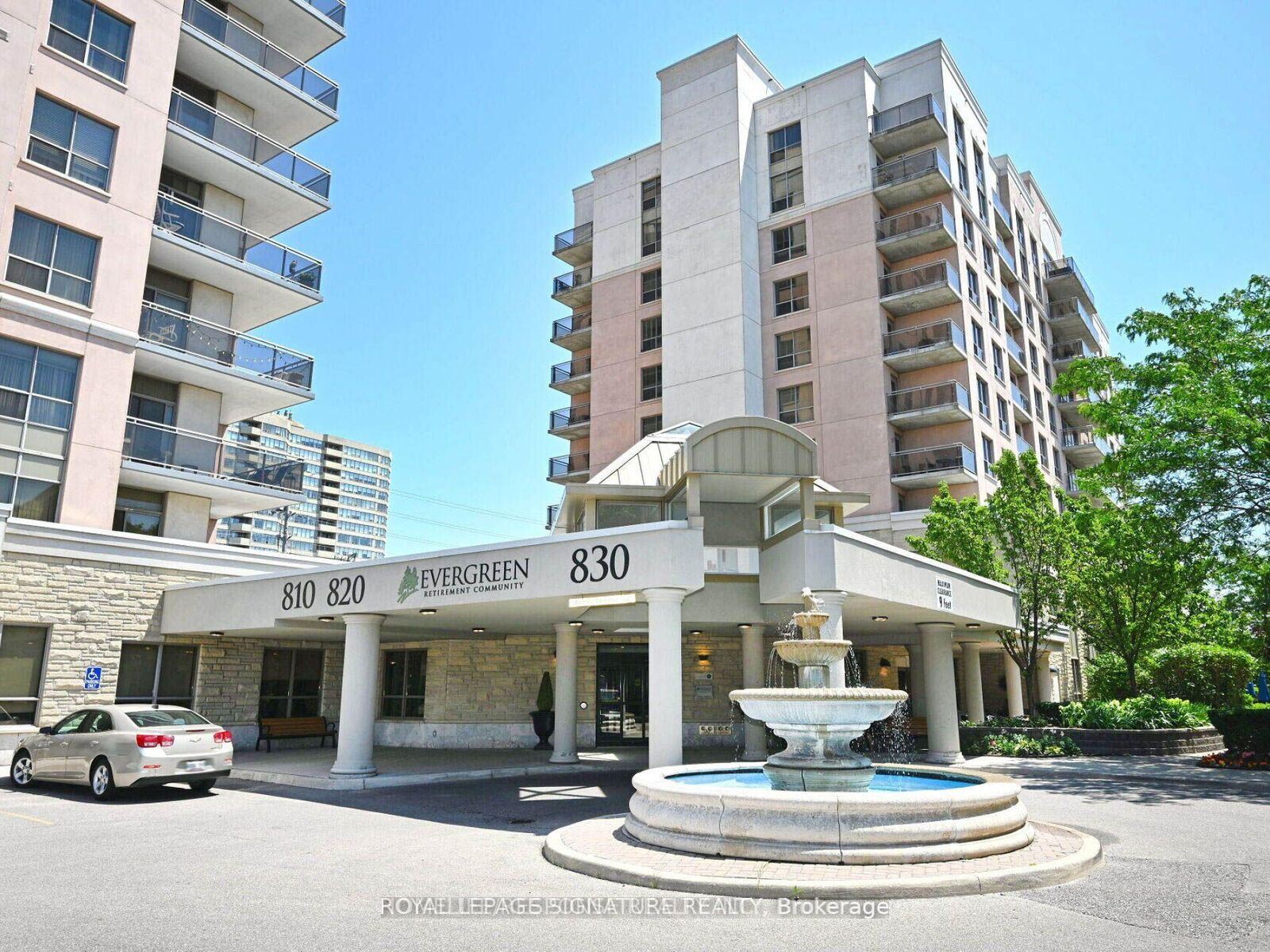 Property Photo: 810 Scollard Court 1003 ON L5V 0A4