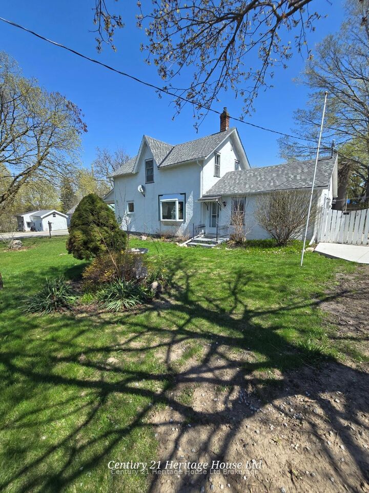 Property Photo:  152 Charles Street E  ON N5C 1K2 