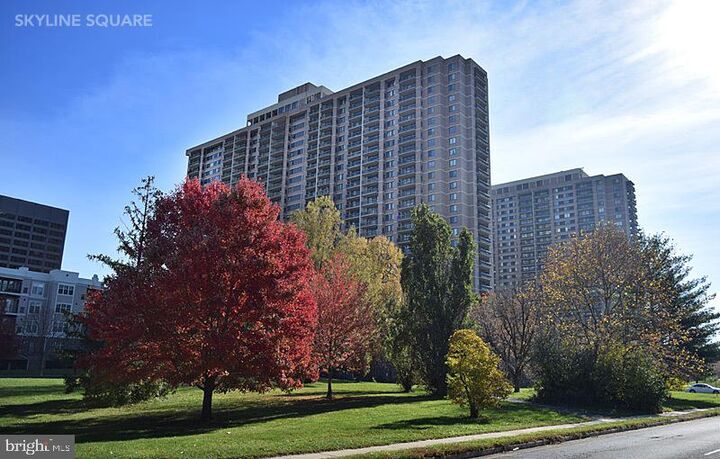 Property Photo:  5501 Seminary Road 1703S  VA 22041 