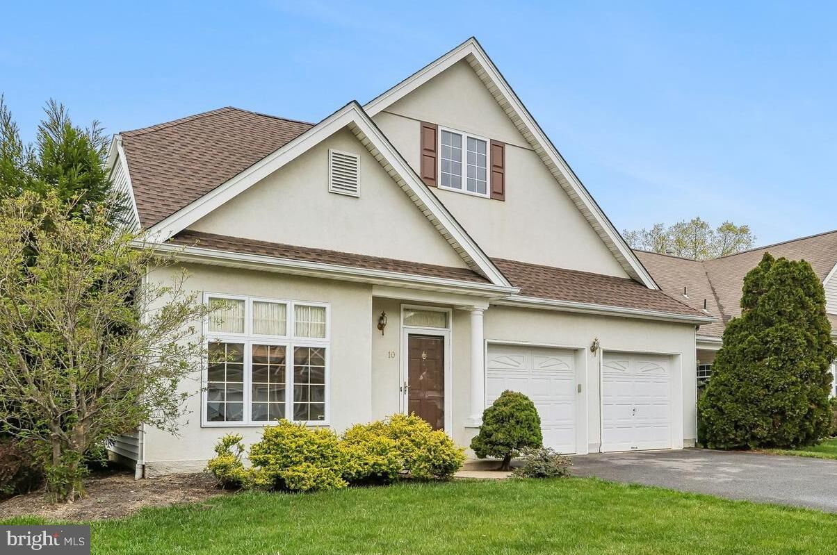 Property Photo:  10 Honeyflower Lane  NJ 08550 