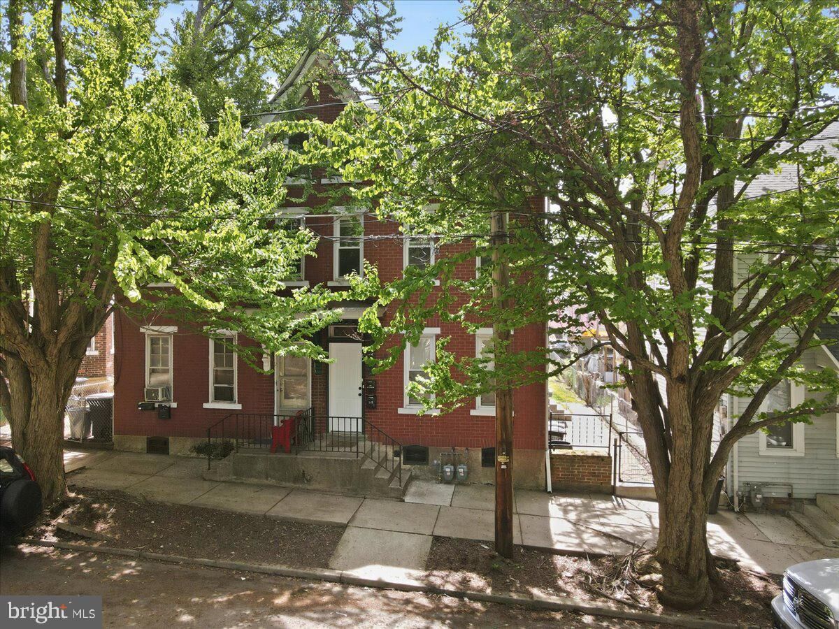 Property Photo:  247 W Fairview Street  PA 18018 