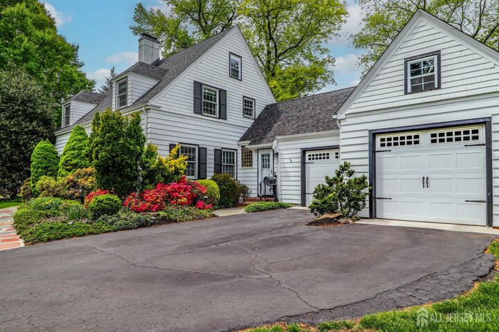 Property Photo:  7 Crest Road  NJ 08901 