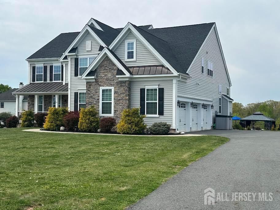 Property Photo:  23 Claridge Lane  NJ 08822 