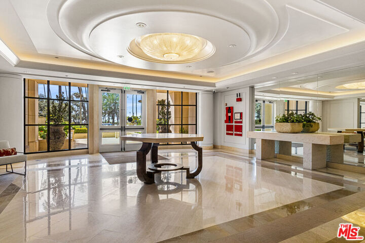 Property Photo:  701 Ocean Ave  CA 90402 