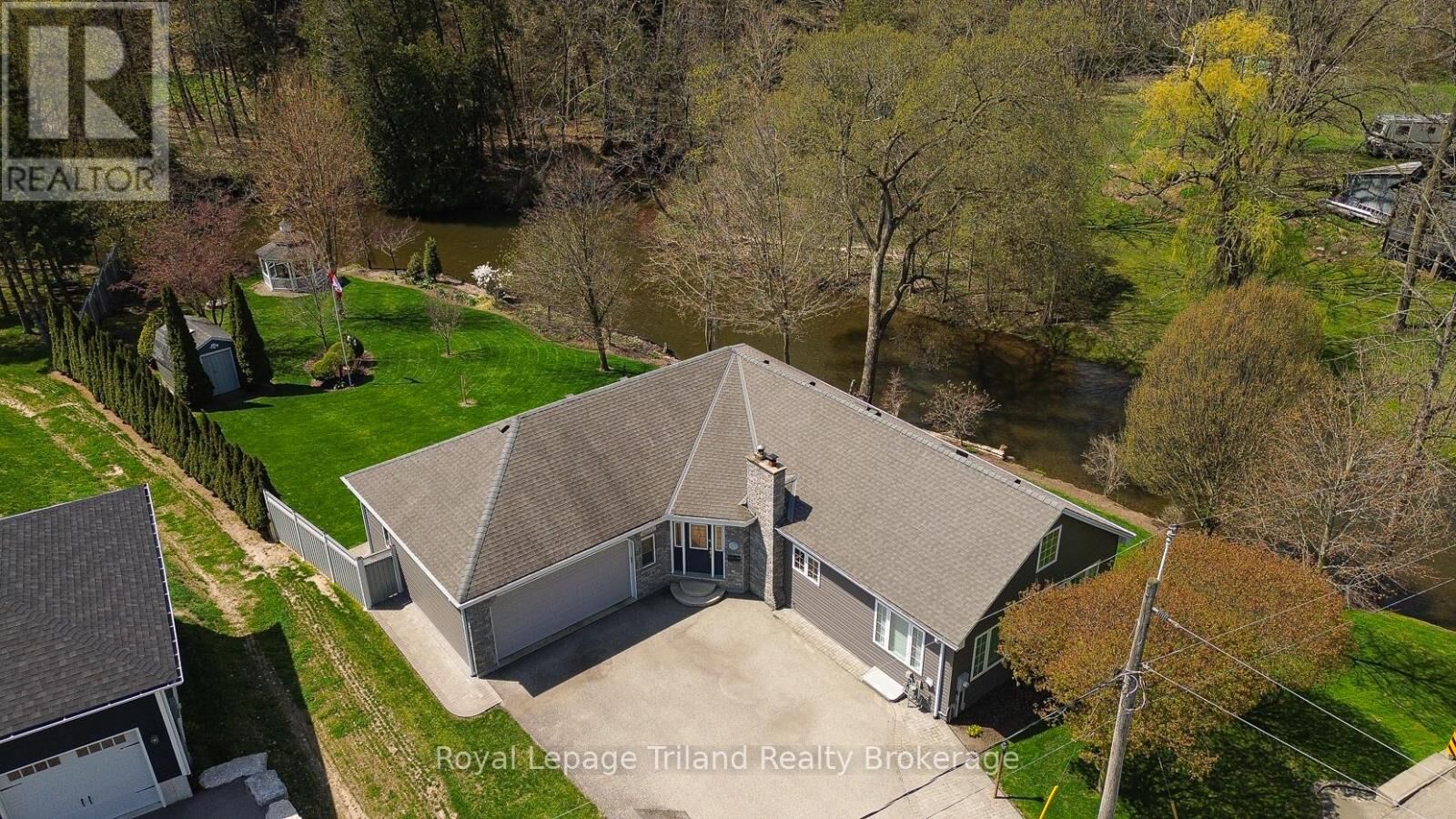 Property Photo:  362 William Street  ON N4B 2X3 