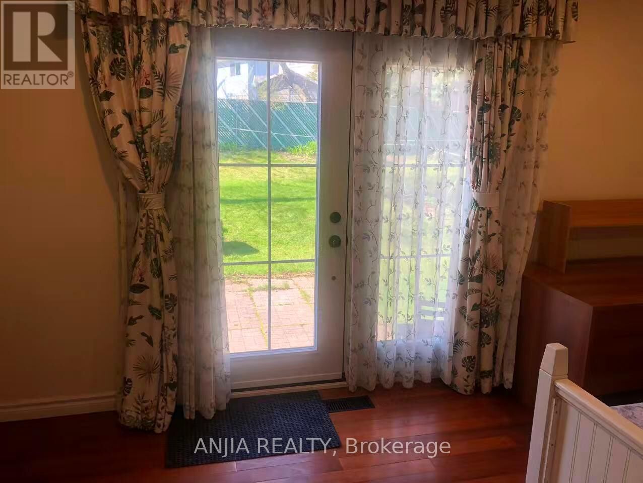 Property Photo:  20 Colinayre Cres Crescent  ON M1T 3A9 