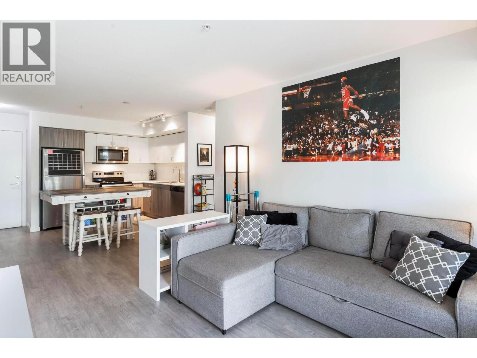 Property Photo: 725 Academy Way 211 BC V1V 0B4